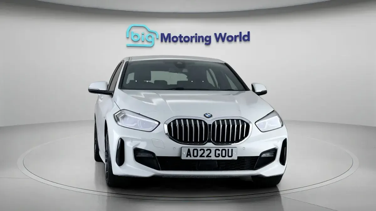 Used BMW 120 M Sport 190 HP (139 kW) 2022 White Hatchback