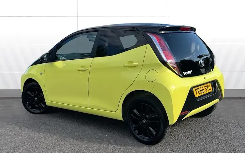Used Toyota Aygo X-cite 69 HP (50 kW) 2016 Yellow Hatchback