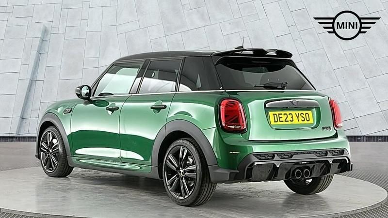 Usado Mini Cooper S Hatch 176 HP (129 kW) 2023 Verde Citadino