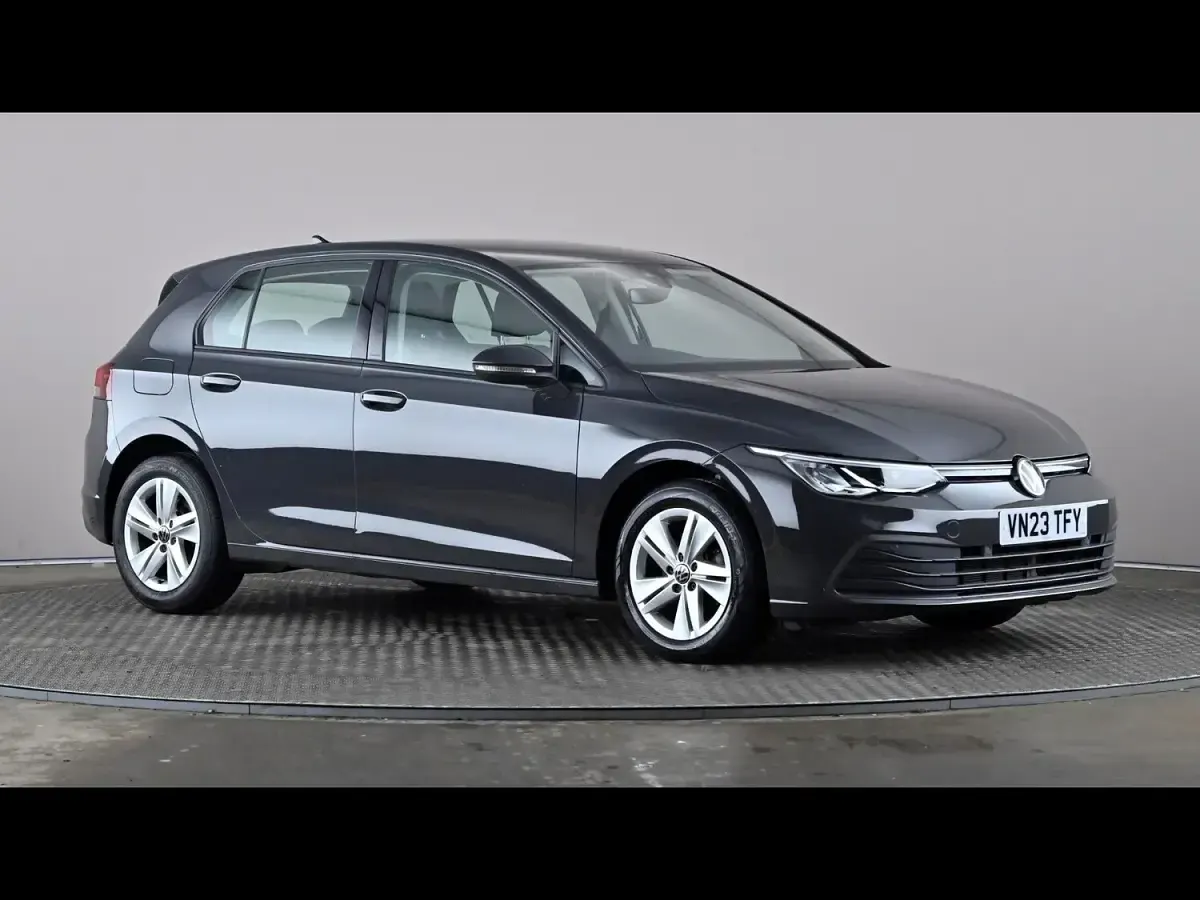 Used VW Golf VIII Life 131 HP (96 kW) 2023 Hatchback