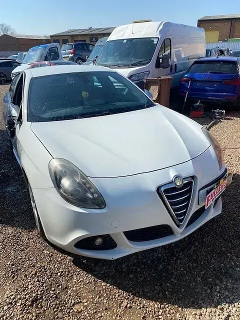 Begagnad Alfa Romeo Giulietta Veloce 2011 Vit Halvkombi
