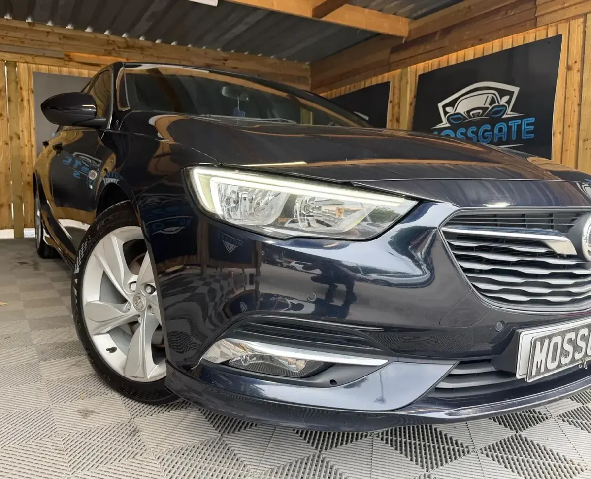 Used Vauxhall Insignia SRi 2017 Blue Hatchback