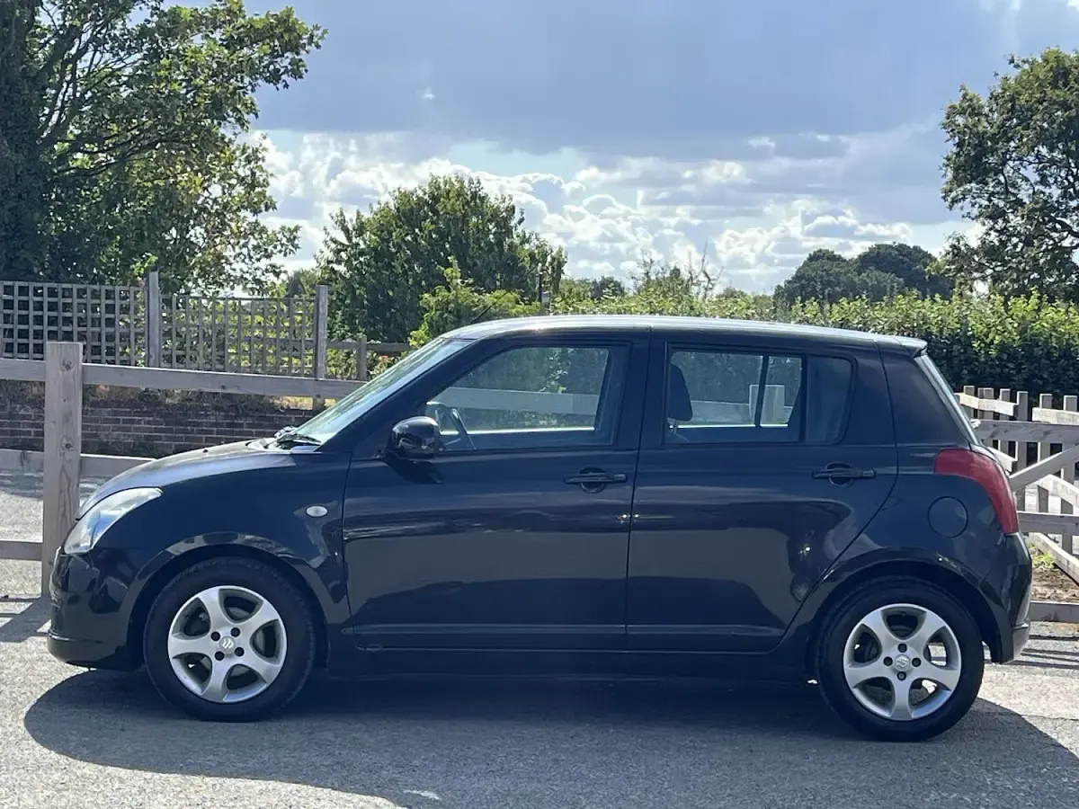 Used Suzuki Swift GLX 2007 Black Hatchback