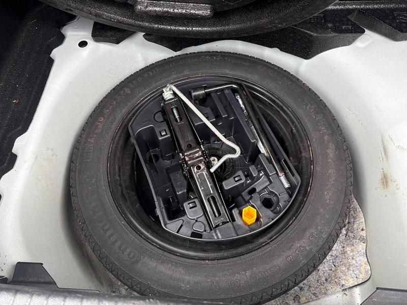 Used Vauxhall Corsa SRi 100 HP (73 kW) 2020 White Hatchback