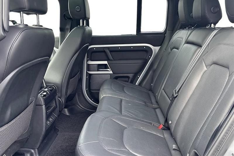 Used Land Rover Defender 249 HP (183 kW) 2024 Hakuba silver SUV