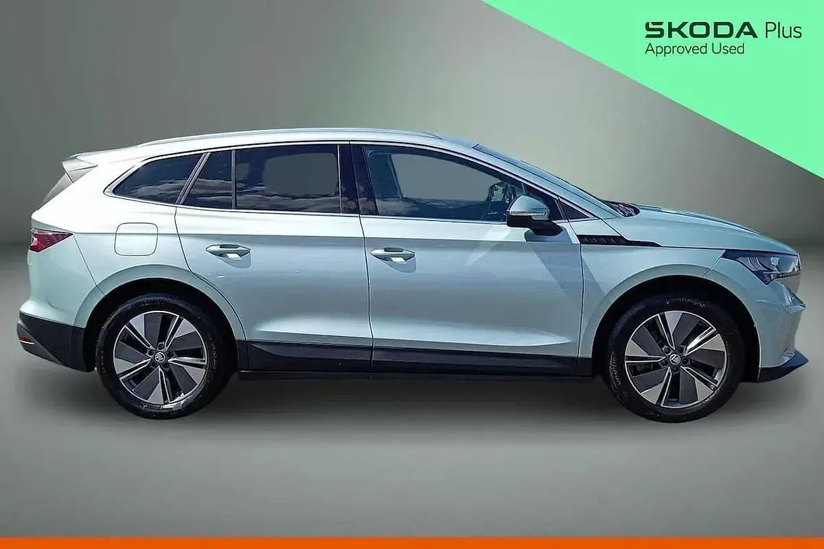 Used Skoda Enyaq iV Suite 147 kW (200 HP) 2022 Arctic silver metallic SUV