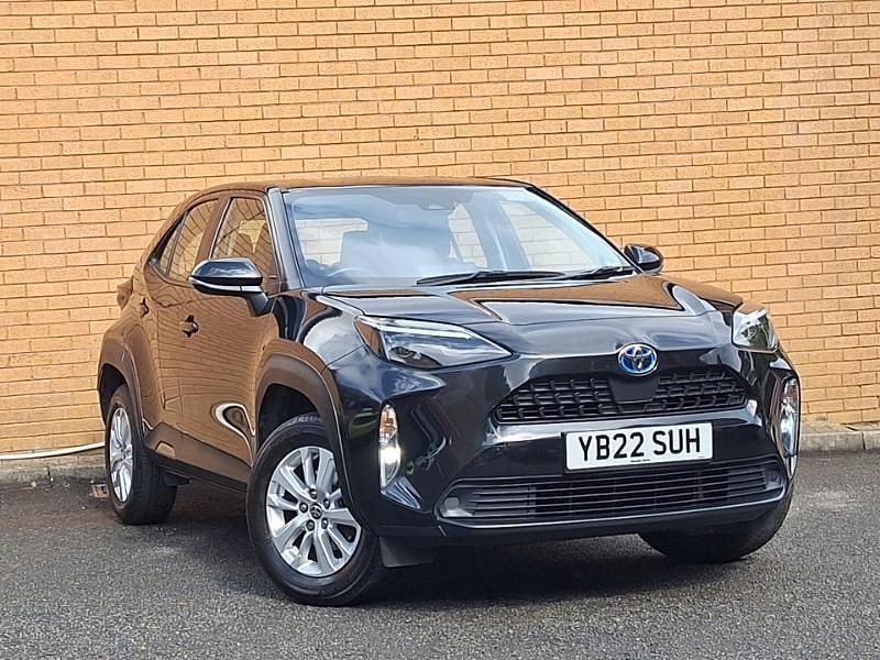 Black Used 2022 Toyota Yaris Hybrid Estate | £17,798 (Good price) - Image 1/4