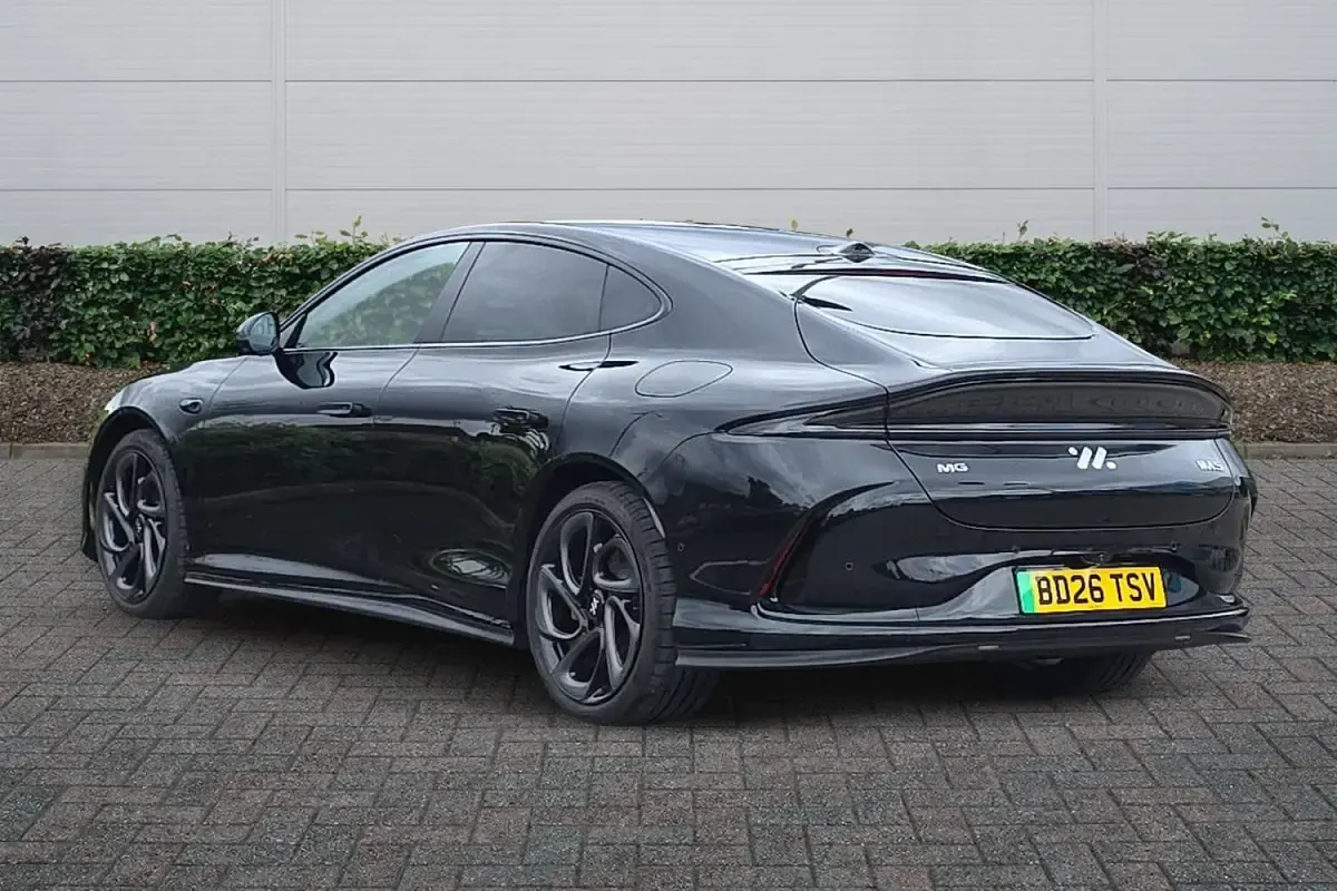 New MG IM5 Performance 553 kW (752 HP) 2026 Metallic  black pearl Hatchback