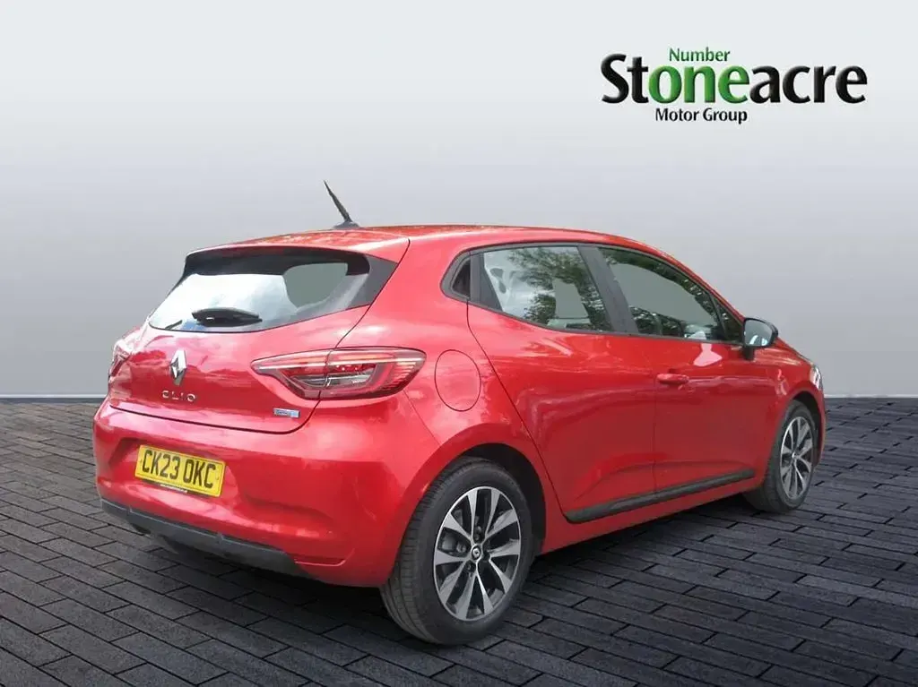 Begagnad Renault Clio V Evolution 143 HK (105 kW) 2023 Röd Halvkombi