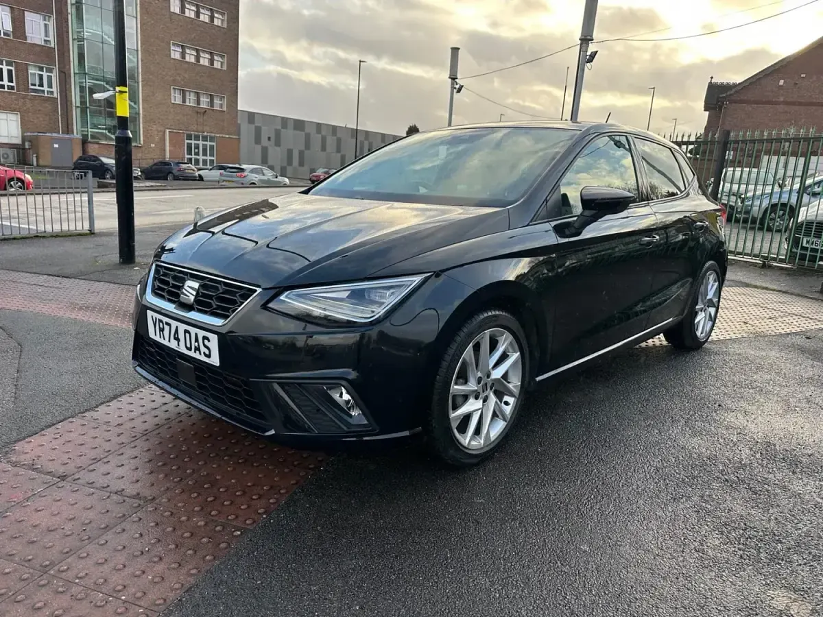 Begagnad Seat Ibiza FR 2024 Svart Halvkombi