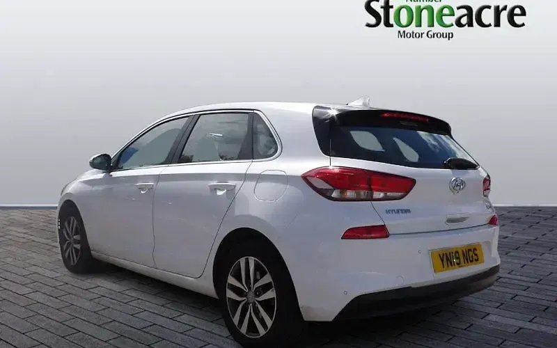 Used Hyundai i30 SE 120 HP (88 kW) 2019 White Hatchback
