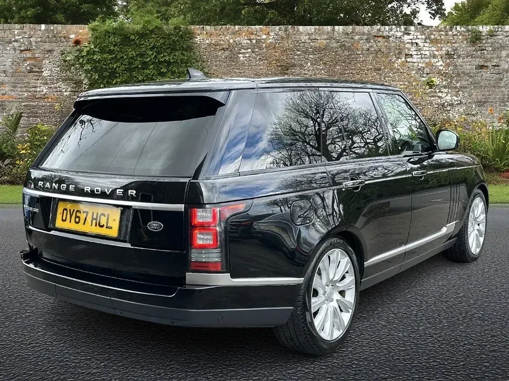 Begagnad Land Rover Range Rover Vogue SE 306 HK (225 kW) 2017 Svart SUV
