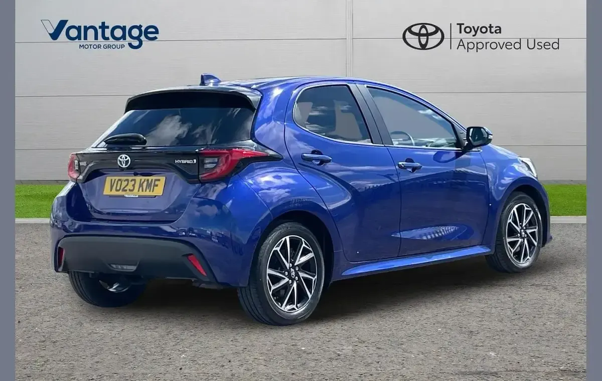 Used Toyota Yaris Design 113 HP (83 kW) 2023 Blue Hatchback