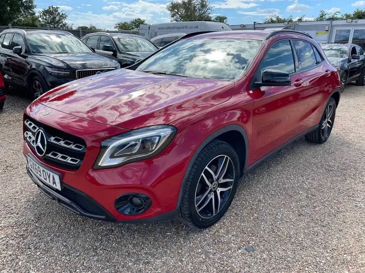 Used Mercedes GLA180 Urban 122 HP (89 kW) 2019 Red SUV