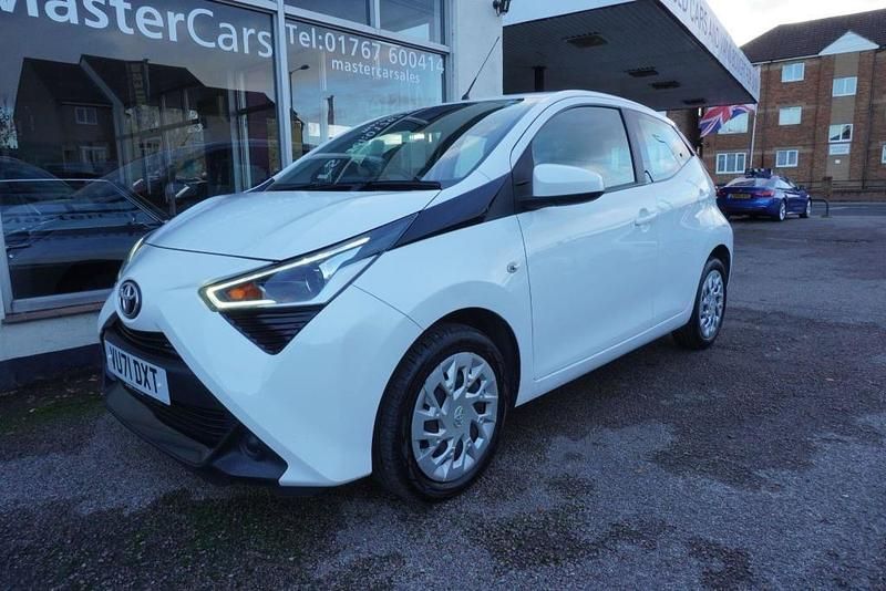 Used Toyota Aygo X-play 71 HP (52 kW) 2021 White Hatchback