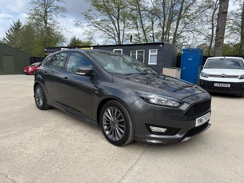 Used Ford Focus ST-Line 140 HP (102 kW) 2018 Grey Hatchback