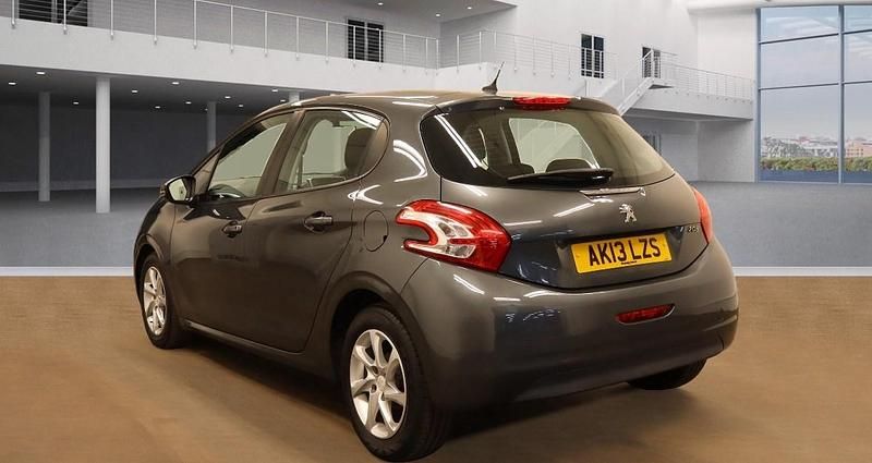 Used Peugeot 208 Active 70 HP (51 kW) 2013 Grey Hatchback