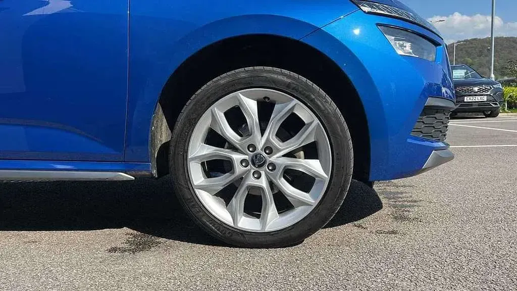 Used Skoda Kamiq SE L 147 HP (108 kW) 2020 Race blue metallic SUV