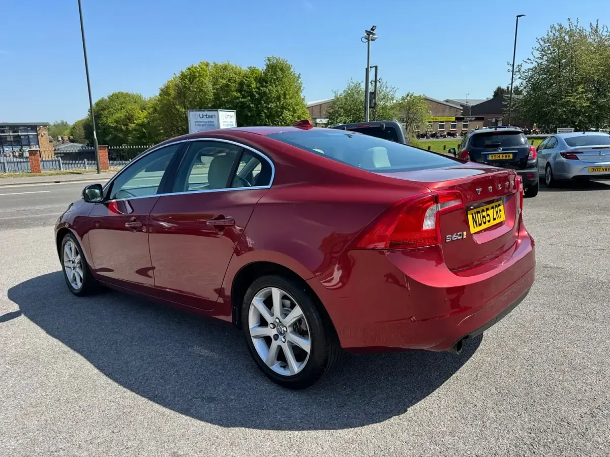 Usado Volvo S60 SE 120 HP (88 kW) 2016 Vermelho Sedan