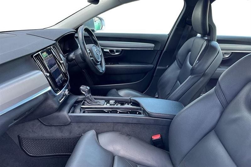 Used Volvo S90 Momentum 190 HP (139 kW) 2018 Silver Sedan