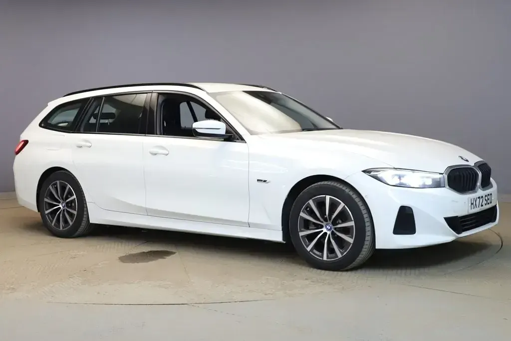 Used BMW 330 Sport Line 288 HP (211 kW) 2023 White Estate