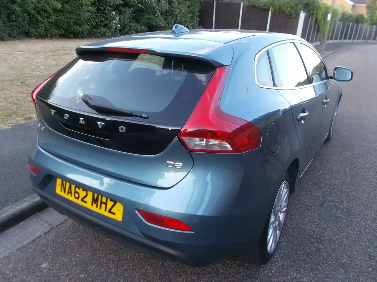 Used Volvo V40 SE Lux 115 HP (84 kW) 2012 Blue Hatchback