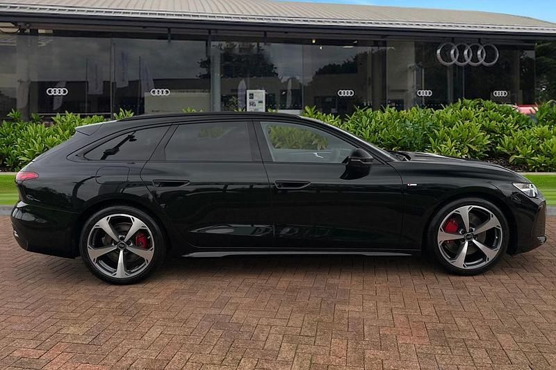 New Audi A6 Advanced 2025 Green Estate