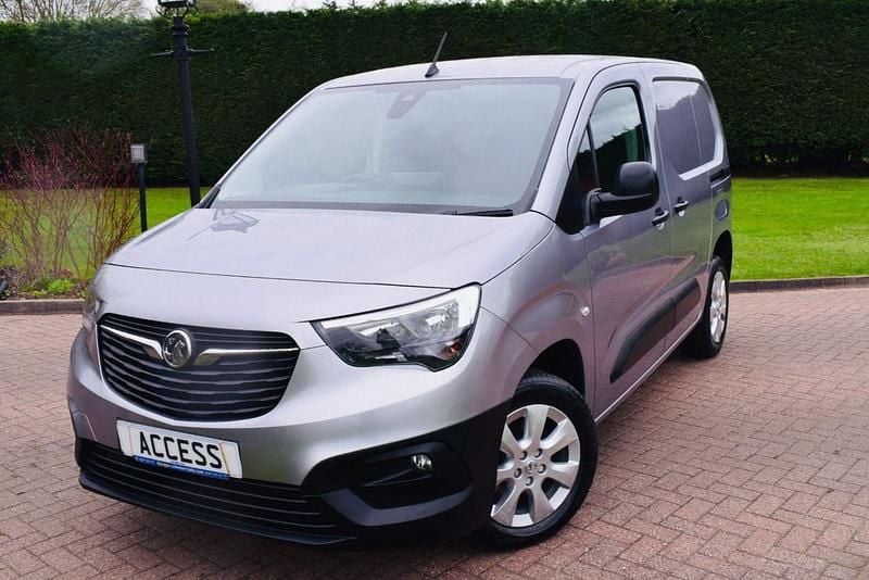 Used Vauxhall Combo 130 HP (95 kW) 2022 Grey MPV