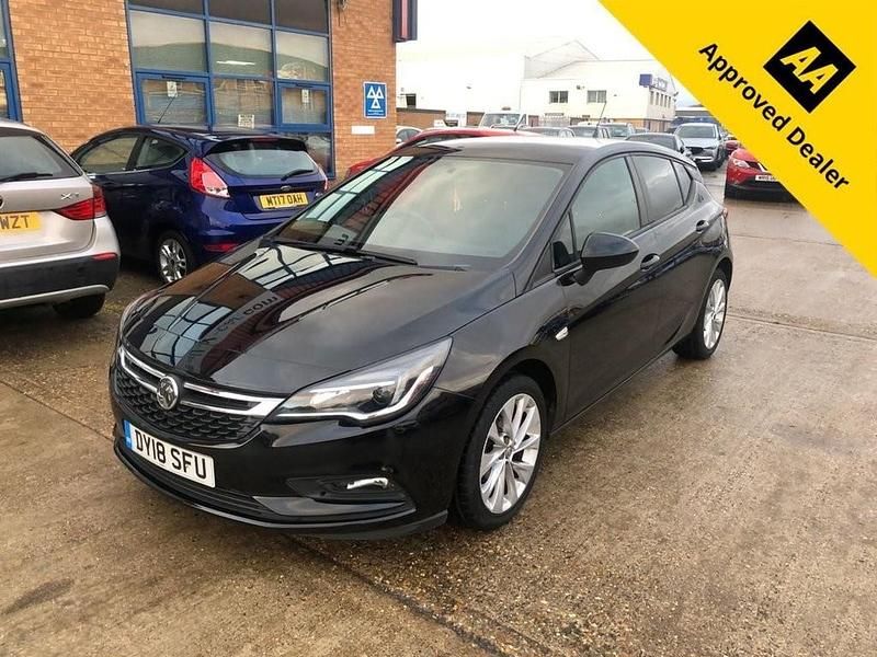 Second-hand Vauxhall Astra Design Edition 2018 Negru Hatchback