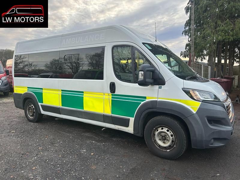 Used Peugeot Boxer 130 HP (95 kW) 2015 White Van