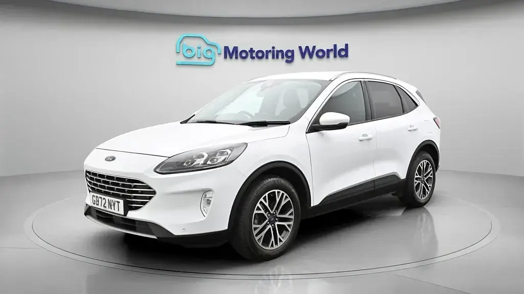 Begagnad Ford Kuga Titanium 150 HK (110 kW) 2023 Vit SUV