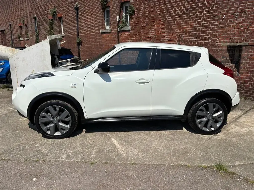 Usado Nissan Juke N-TEC 110 HP (80 kW) 2014 Branco SUV