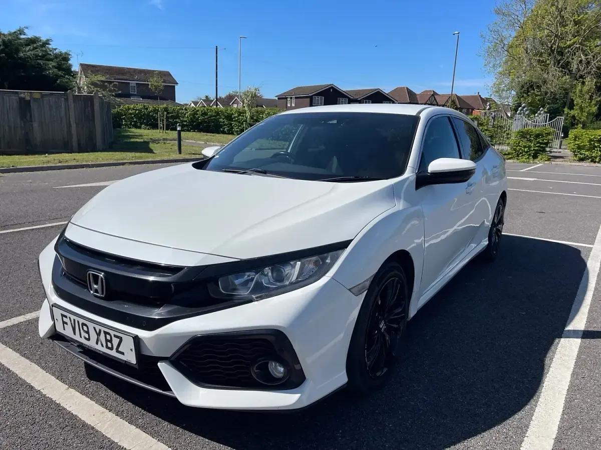 Used Honda Civic SR 120 HP (88 kW) 2019 White Hatchback