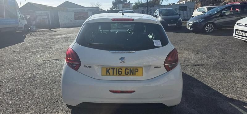 Used Peugeot 208 Access 68 HP (50 kW) 2016 White Hatchback