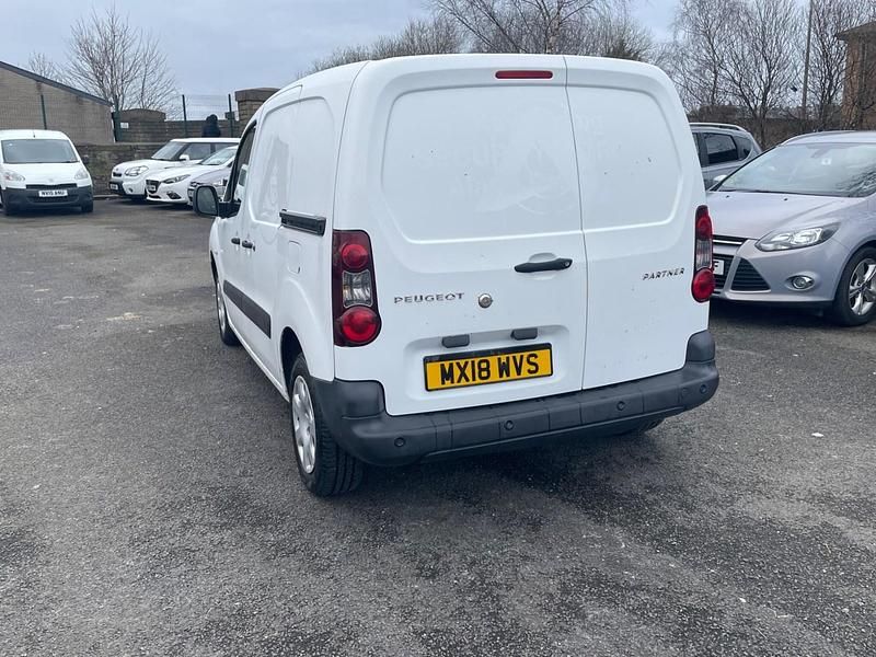 Used Peugeot Partner 98 HP (72 kW) 2018 White