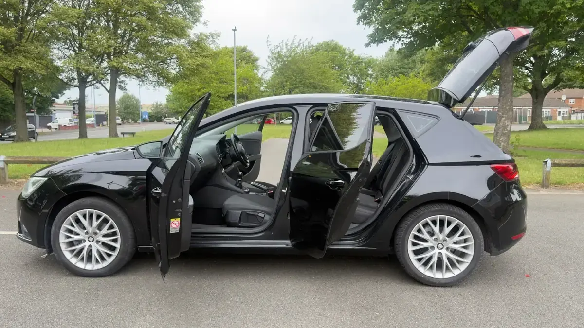 Used Seat Leon SE 110 HP (80 kW) 2015 Black Hatchback