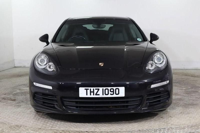Used Porsche Panamera 300 HP (220 kW) 2015 Black Hatchback