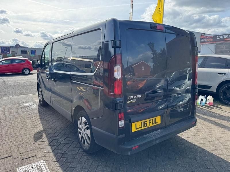 Używany Renault Trafic 2016 Czarny Minivan