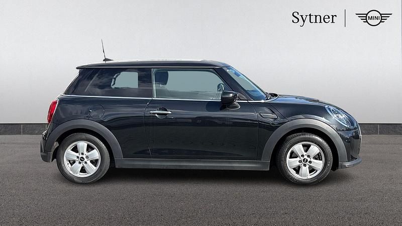Usado Mini Cooper Classic 134 HP (98 kW) 2022 Preto Citadino