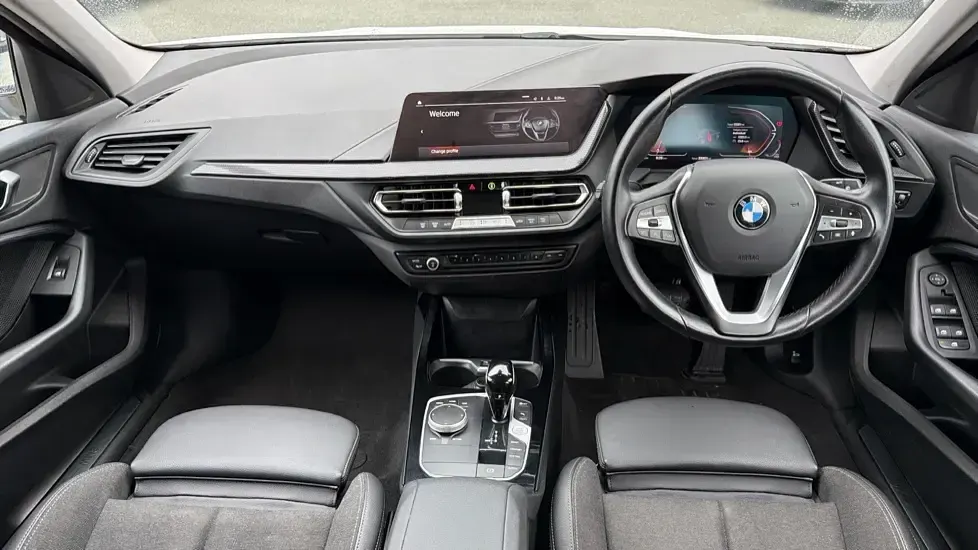 Usado BMW 118 Sport Line 134 HP (98 kW) 2024 Branco Citadino