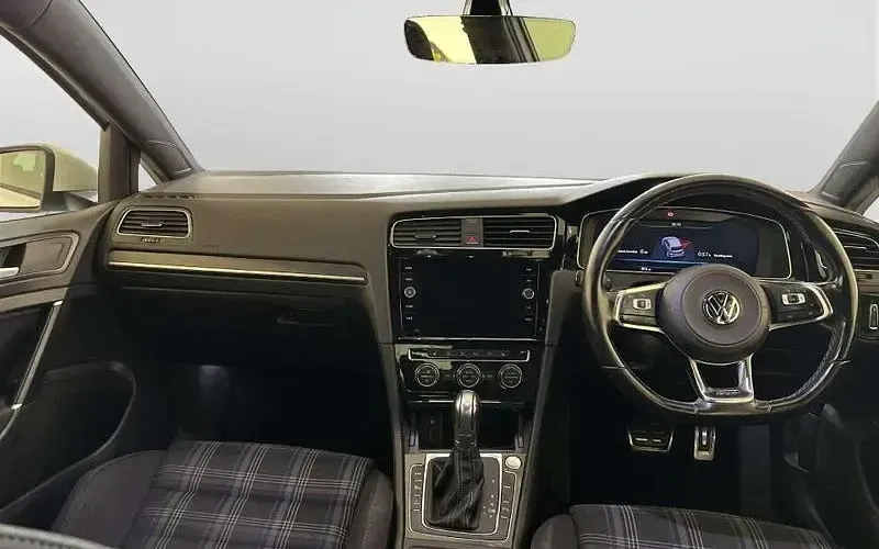 Begagnad VW Golf VII Advance 204 HK (150 kW) 2020 Halvkombi