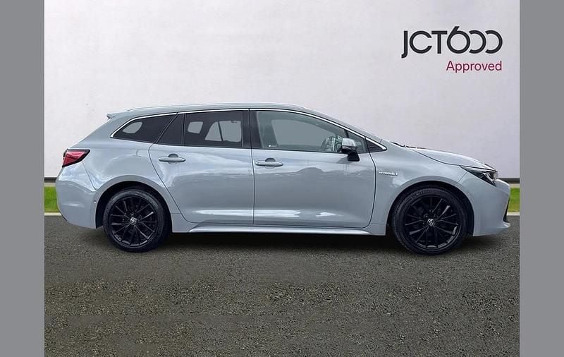 Gebraucht Toyota Corolla Design 122 PS (89 kW) 2021 Grau Kombi