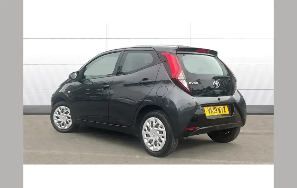 Used Toyota Aygo X-play 72 HP (52 kW) 2019 Grey Hatchback