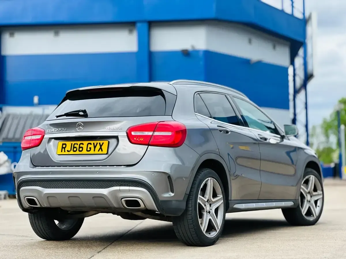 Begagnad Mercedes GLA220 AMG line 177 HK (130 kW) 2016 Grå SUV