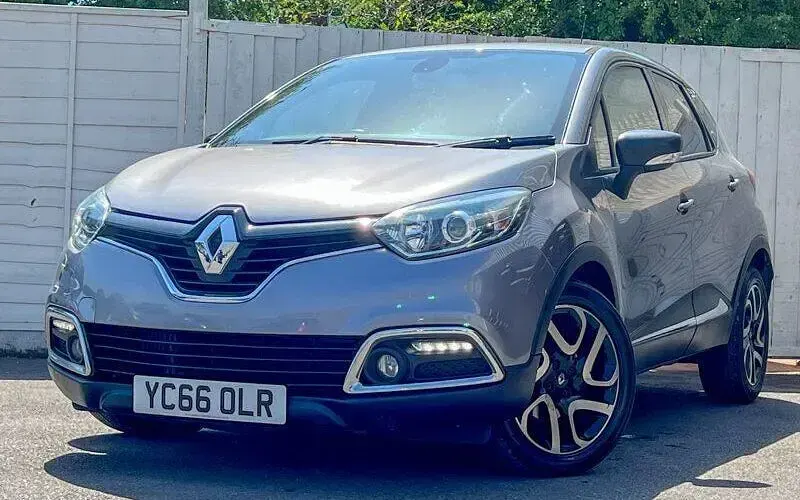 Used Renault Captur Dynamique 90 HP (66 kW) 2016 Grey SUV