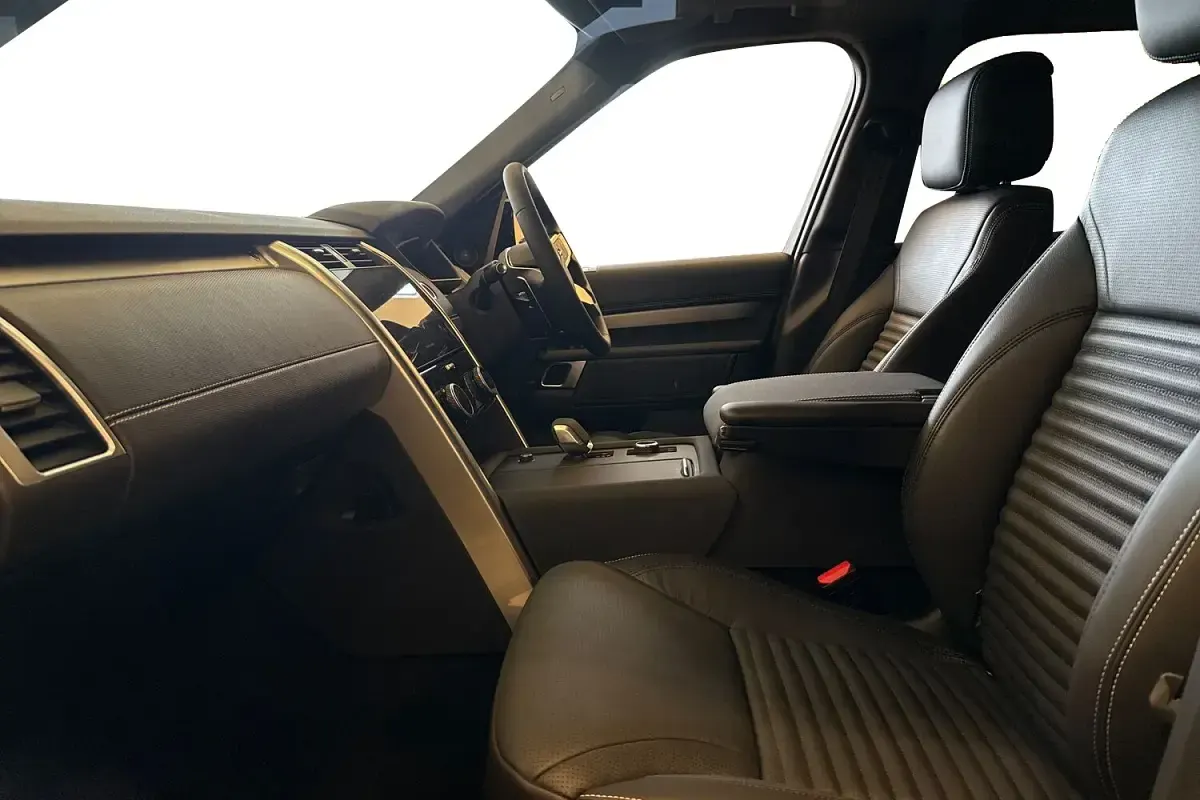 New Land Rover Discovery S 2026 White SUV