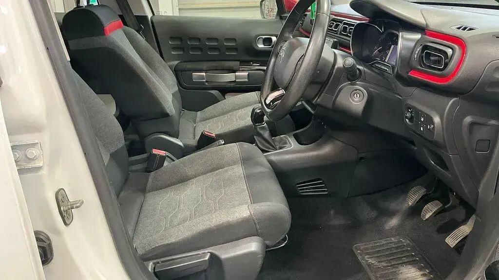 Used Citroën C3 Feel 80 HP (58 kW) 2018 White Hatchback