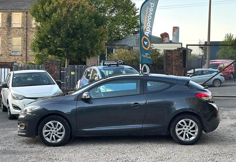 Used Renault Mégane Coupé Dynamique 110 HP (80 kW) 2014 Grey Coupe