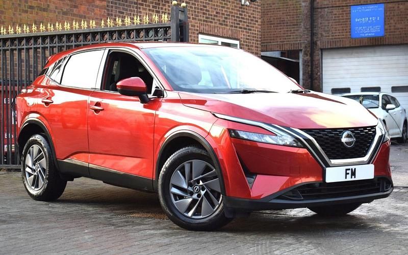 Used Nissan Qashqai Acenta Premium 158 HP (116 kW) 2022 Red SUV
