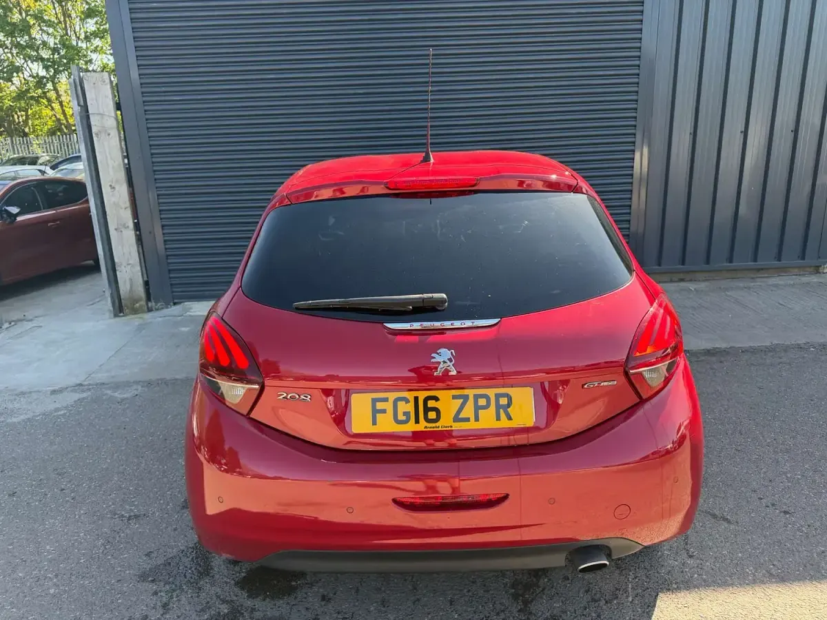 Used Peugeot 208 GT-line 110 HP (80 kW) 2016 Red Hatchback